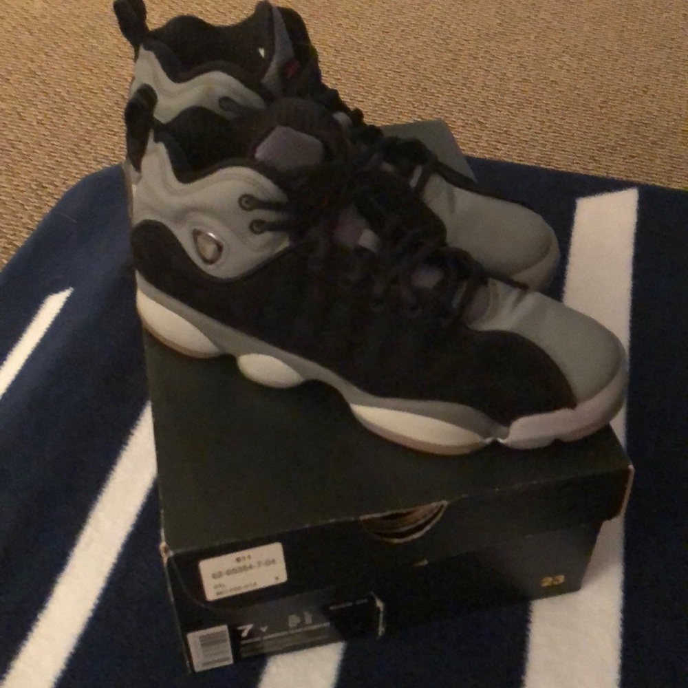 Youth  JORDANS 🏀
